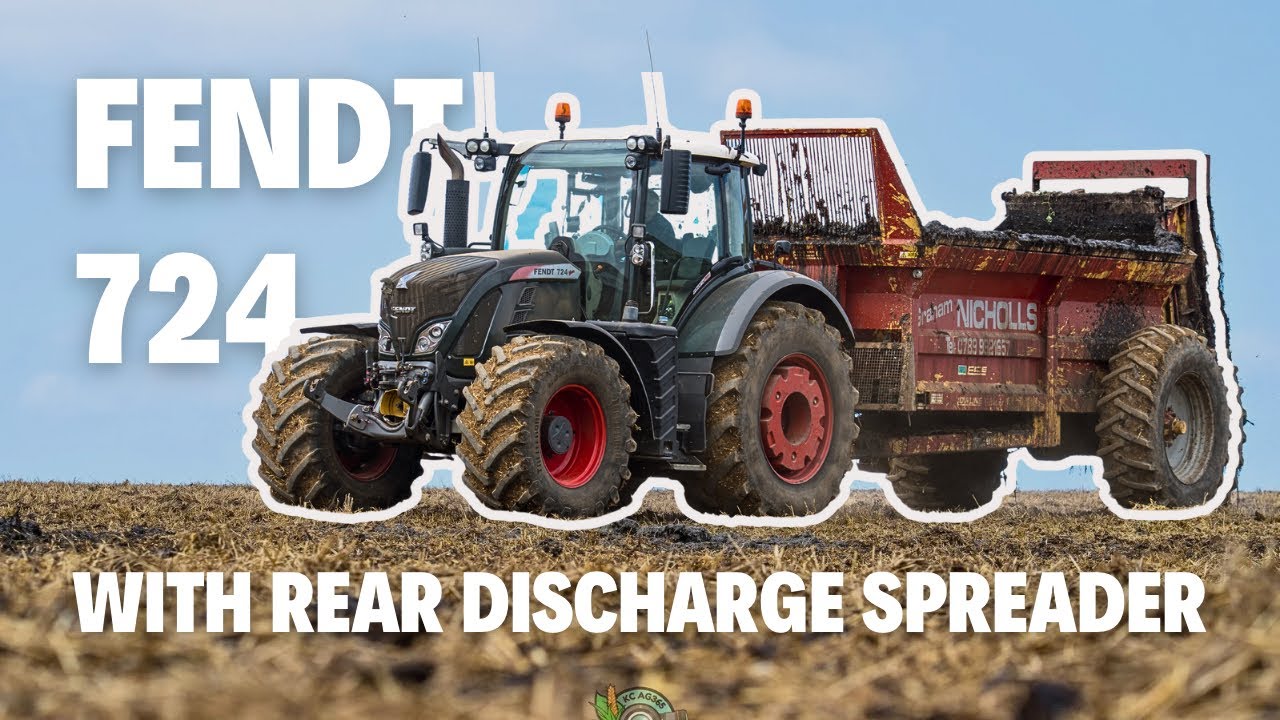 Fendt 724 with rear discharge spreader and Loading with Manitou!