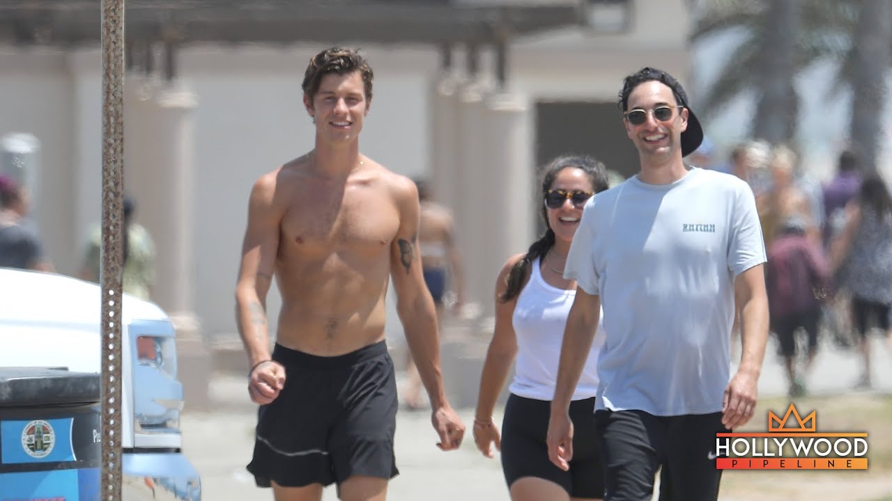 Shawn Mendes walks barefoot in Santa Monica