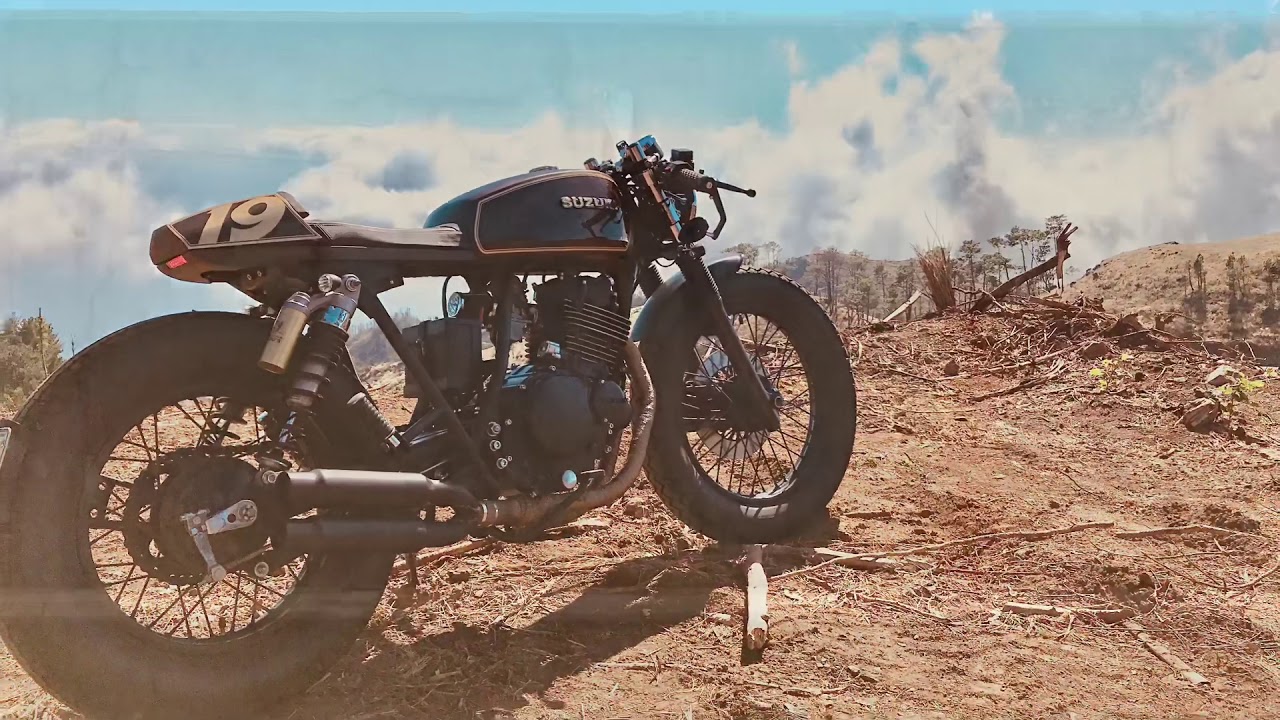 SUZUKI GN250 CAFERACER - Madeira Island