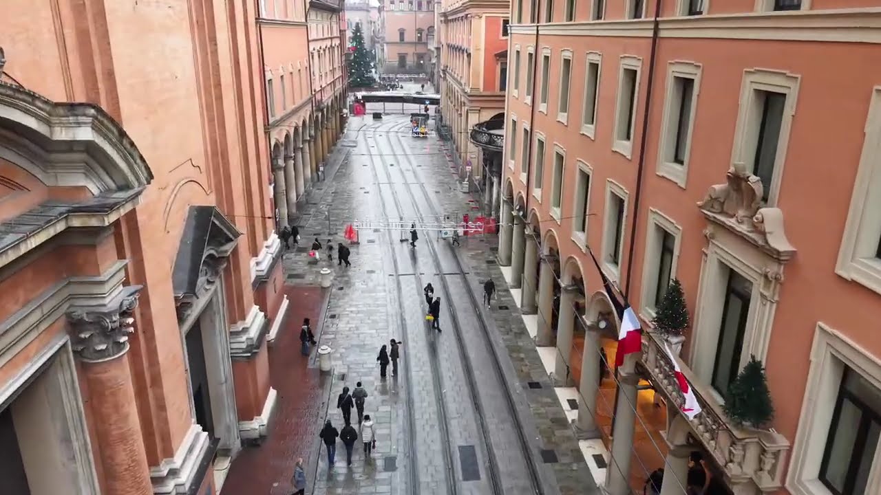 Riapre via indipendenza