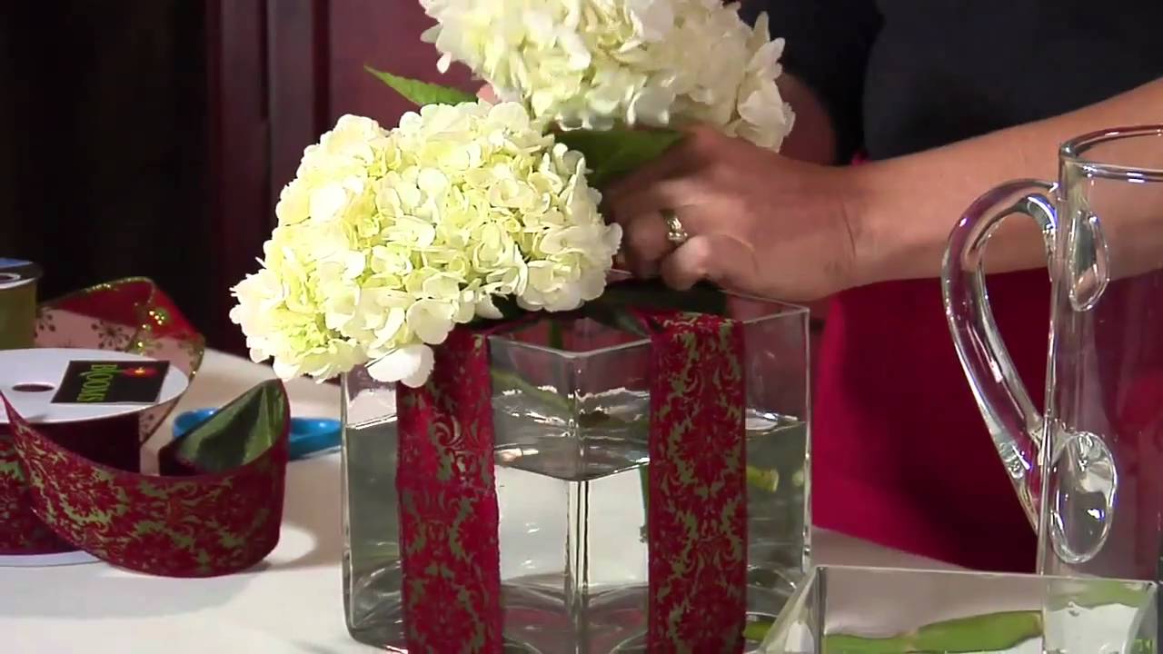 Fresh & Simple Holiday Centerpieces from H-E-B Floral