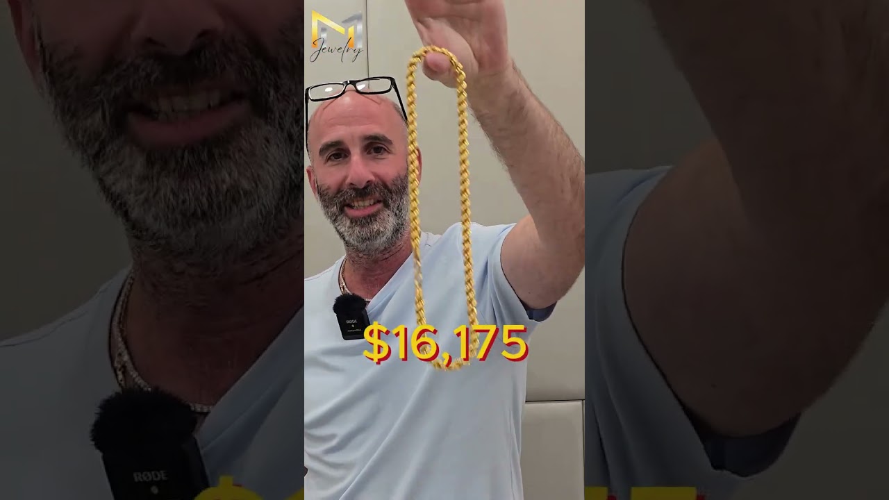 Huge gold chains in the summer of '25 😎