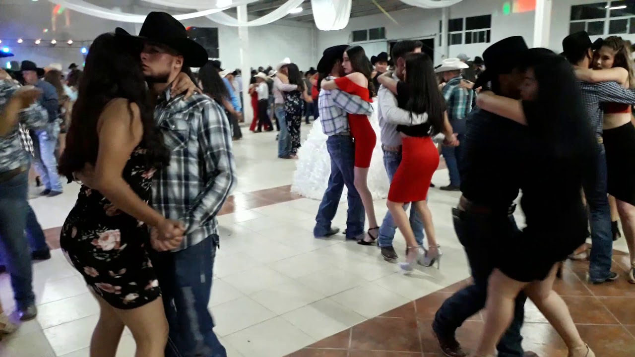 Asi se Baila en Satevo y Santa Isabel Dando Vueltas y Vueltas- Los Temibles.