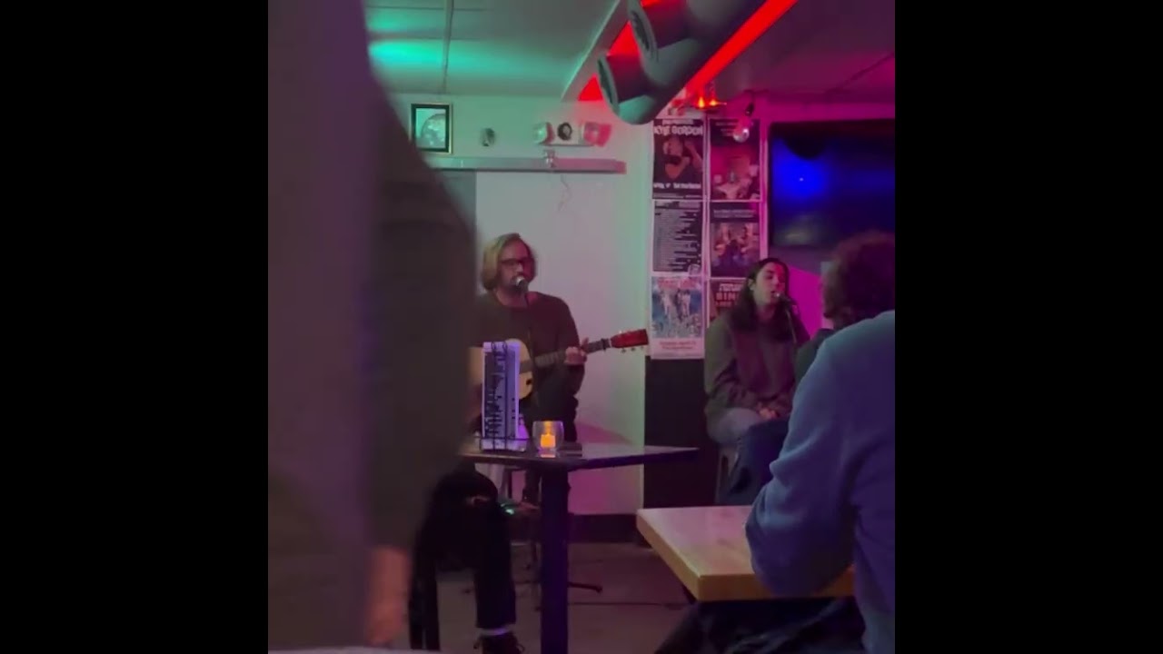 She Makes The Rose Gardens (Live @thesouthern) #openmic #livemusic #acousticset #livefolk #acoustic