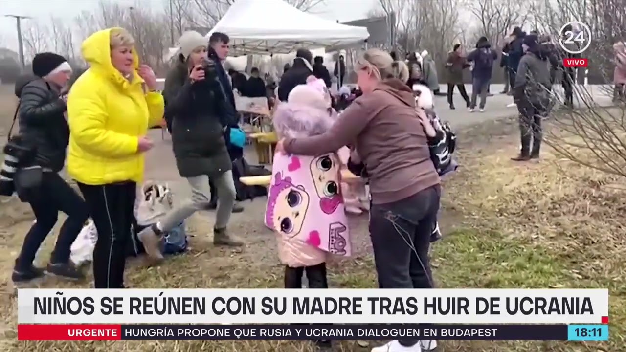 Niños se reúnen con su madre tras huir de Ucrania | 24 Horas TVN Chile