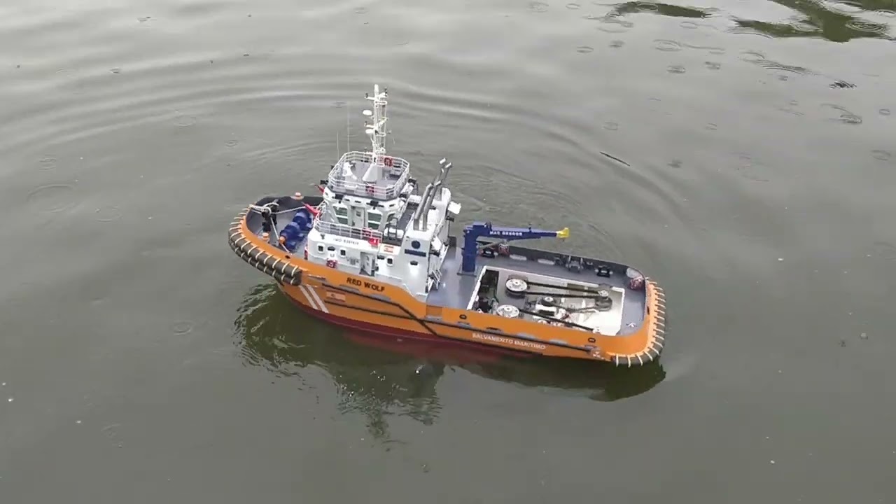 Le remorqueur (tug) Red Wolf de Bonifacio  - MCM Massy 2022 RC boat