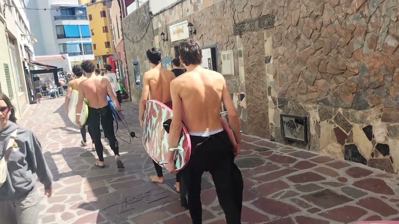 Sesión de surf grupo grande 10 chicos Italianos. El Médano. Tenerife. 15 Marzo 2026