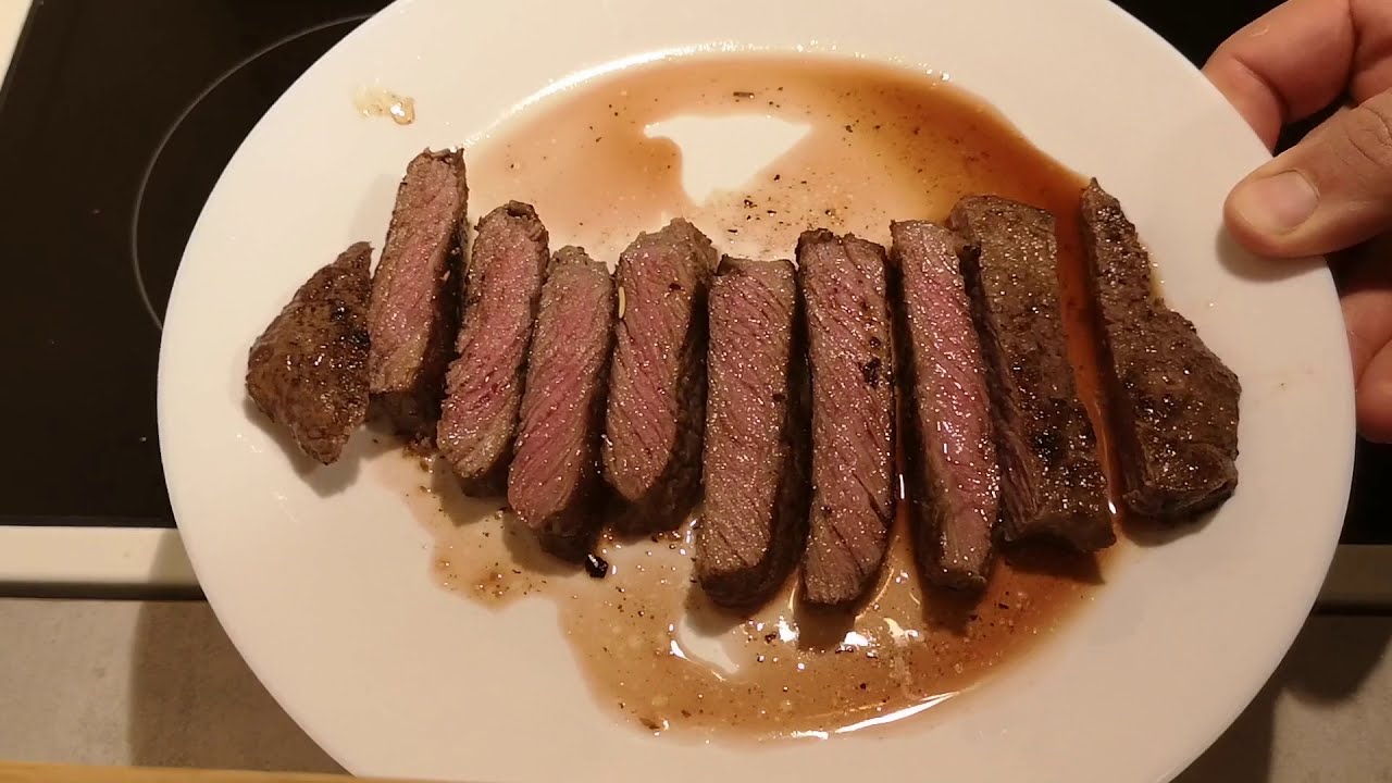 Телешка пържола на тиган със масло.Rindfleisch mit butter