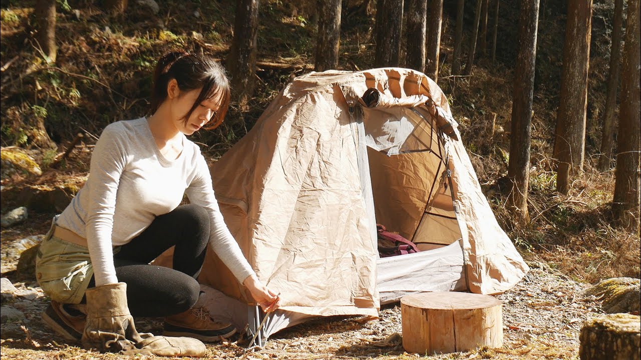 【大失敗】山でパンを小麦から焼く ひとりぼっちで半泣き 女子徒歩ソロキャンプ / Making bread in mountain stream  Japanese solo camping girl