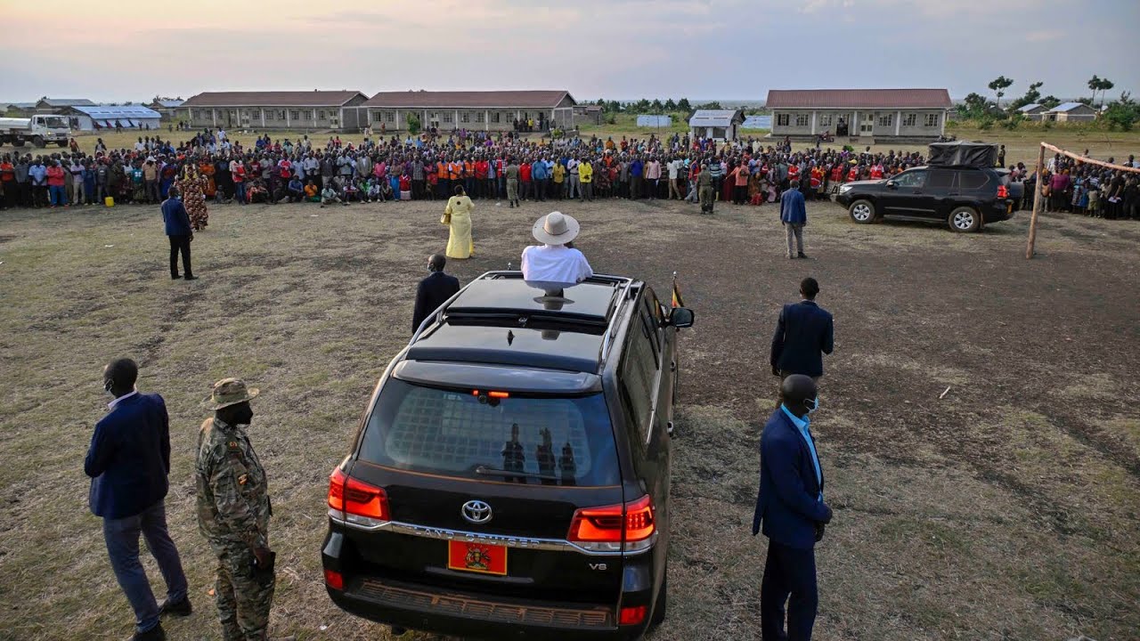 Museveni’s surprise visit to the survivors of landslides in Bulambuli, promises free land and money