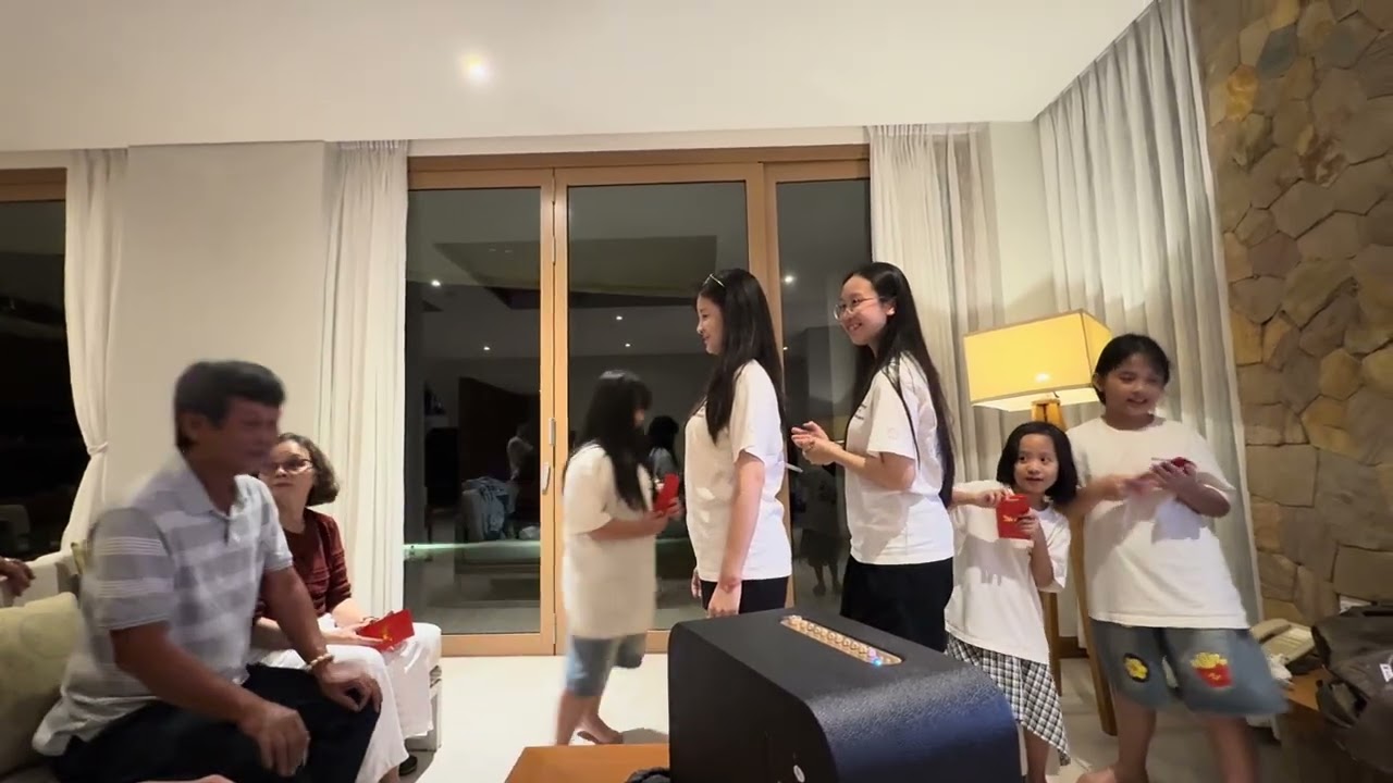 Chúc tết ông bà ngoại