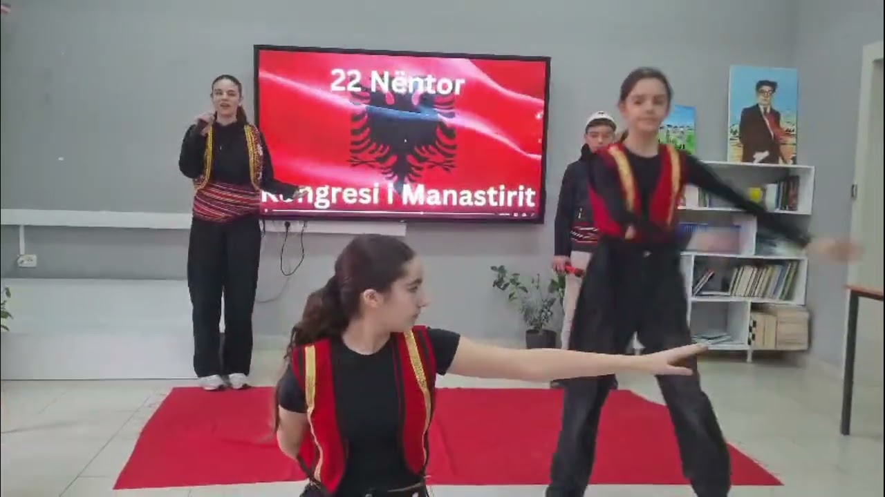 Nëntori flet shqip në 