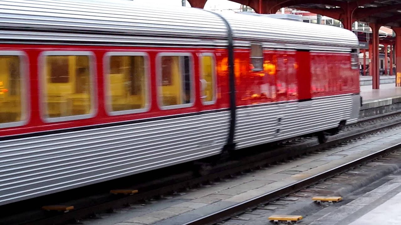 Talgo III RD con 252.048 saliendo de Chamartín