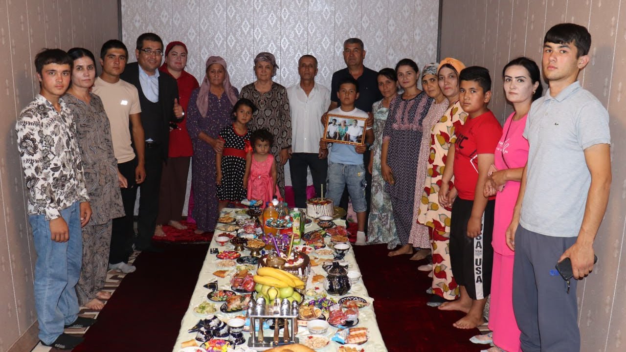 Musofirning sovgʻasi Kasbida Nodirbek onasiga kutilmagan syurpriz qildi