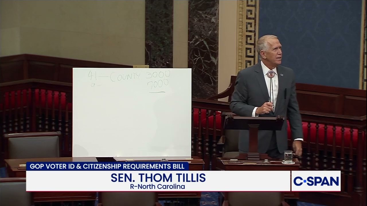 Senator Thom Tillis (R-NC) krytykuje wykonalność wdrożenia ustawy SAVE Act przed wyborami środka ...