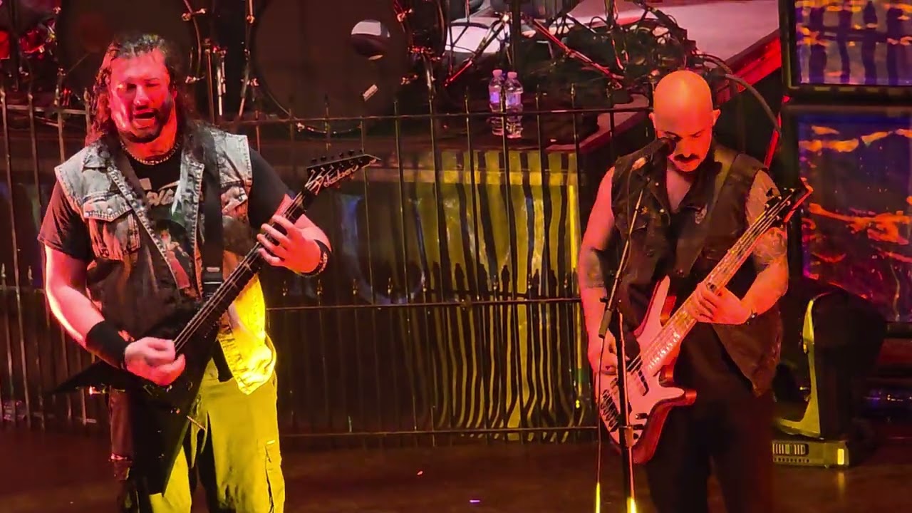 TRIVIUM - Pull Harder on the Strings of Your Martyr - Live WELLMONT
