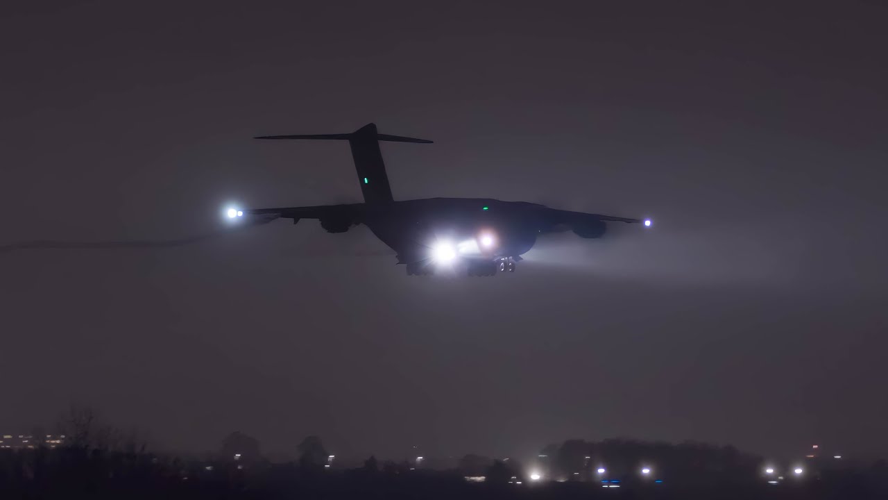 AMAZING A400M LANDING AT NIGHT | Belgian Air Force A400M Landing in Brussels/Melsbroek