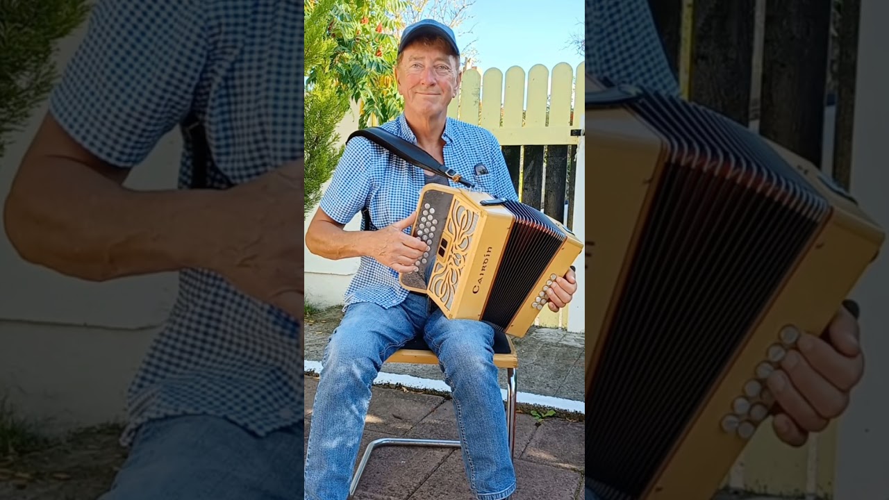 Irish Hornpipe: MCDERMOTT'S on button accordion
