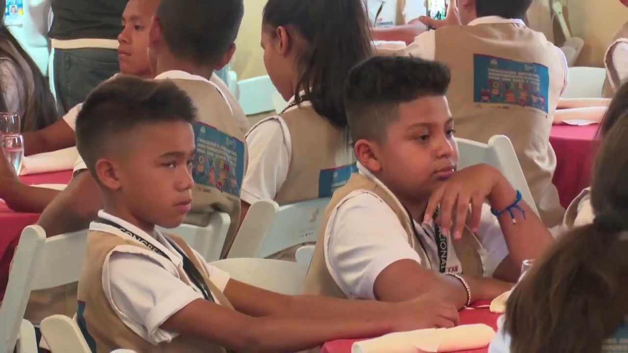 Diputados del Congreso Infantil visitan Casa Presidencial