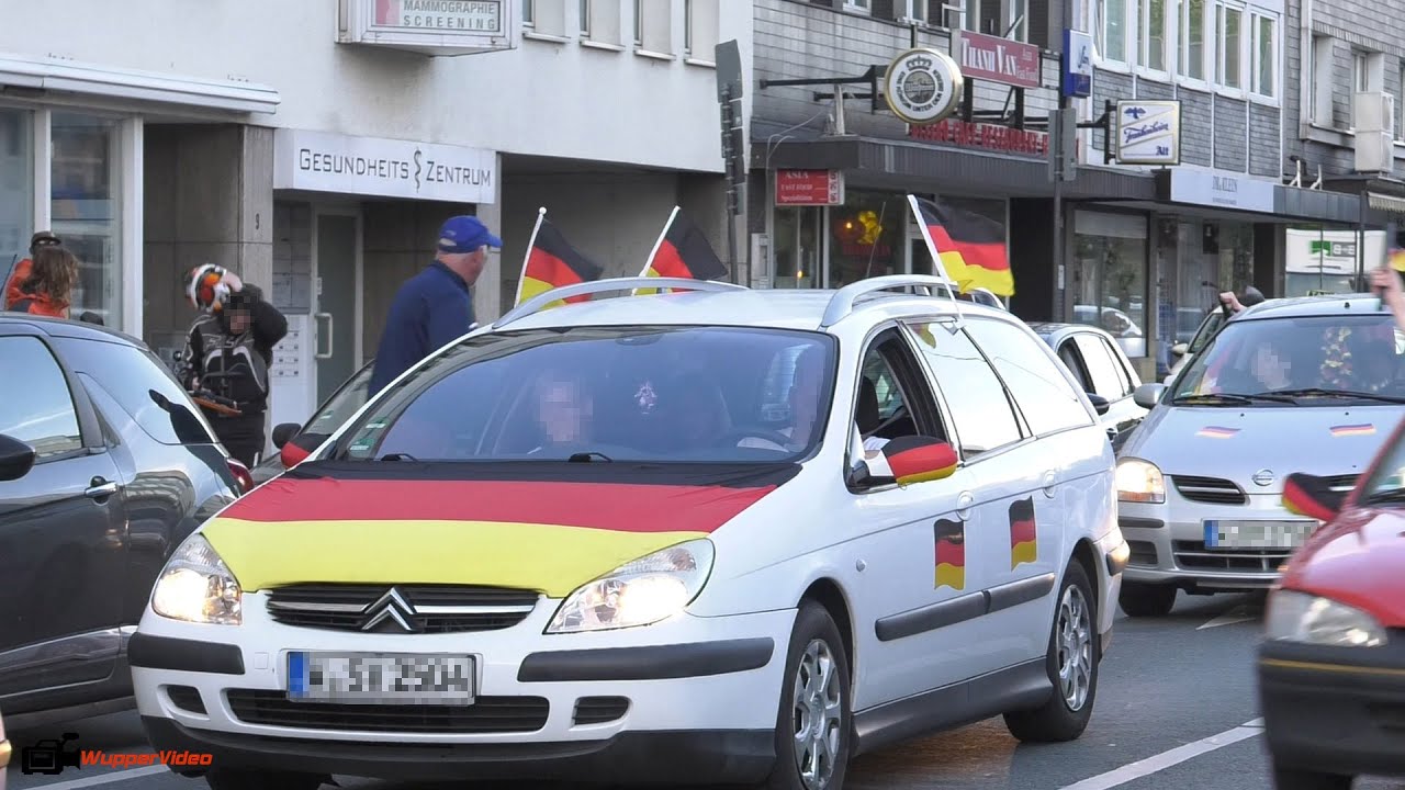 EM 2016: Autokorsos nach Deutschlands Achtelfinale Sieg | 26.06.2016