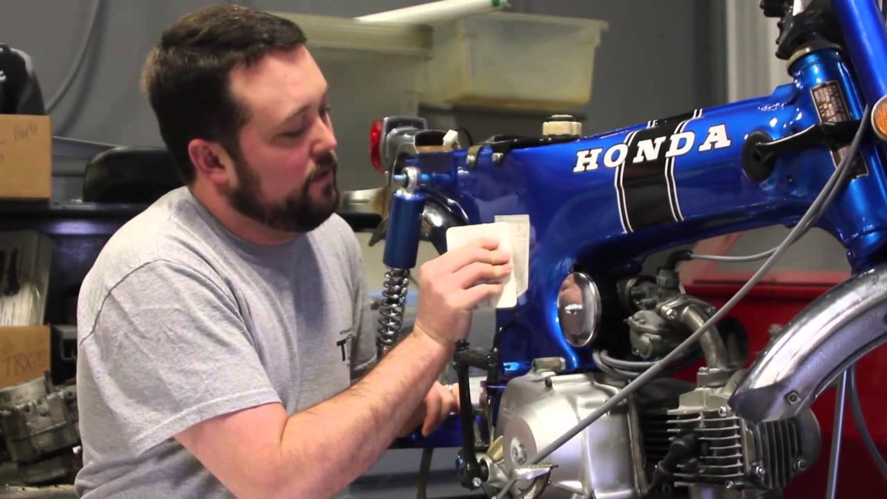 Как наклеить наклейки на Honda CT70