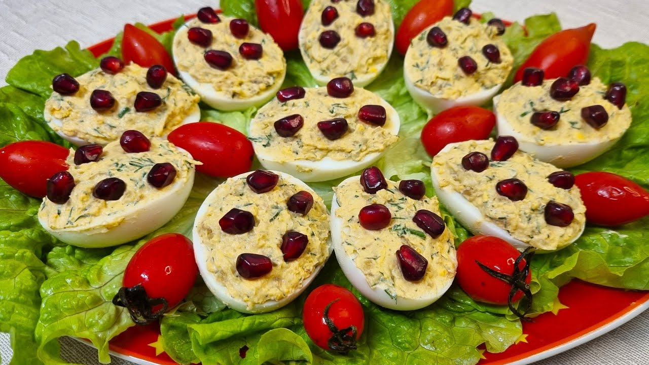 Фаршированные яйца с орехами и гранатом 🥚 Быстрая закуска, когда Новый год на носу 🎄