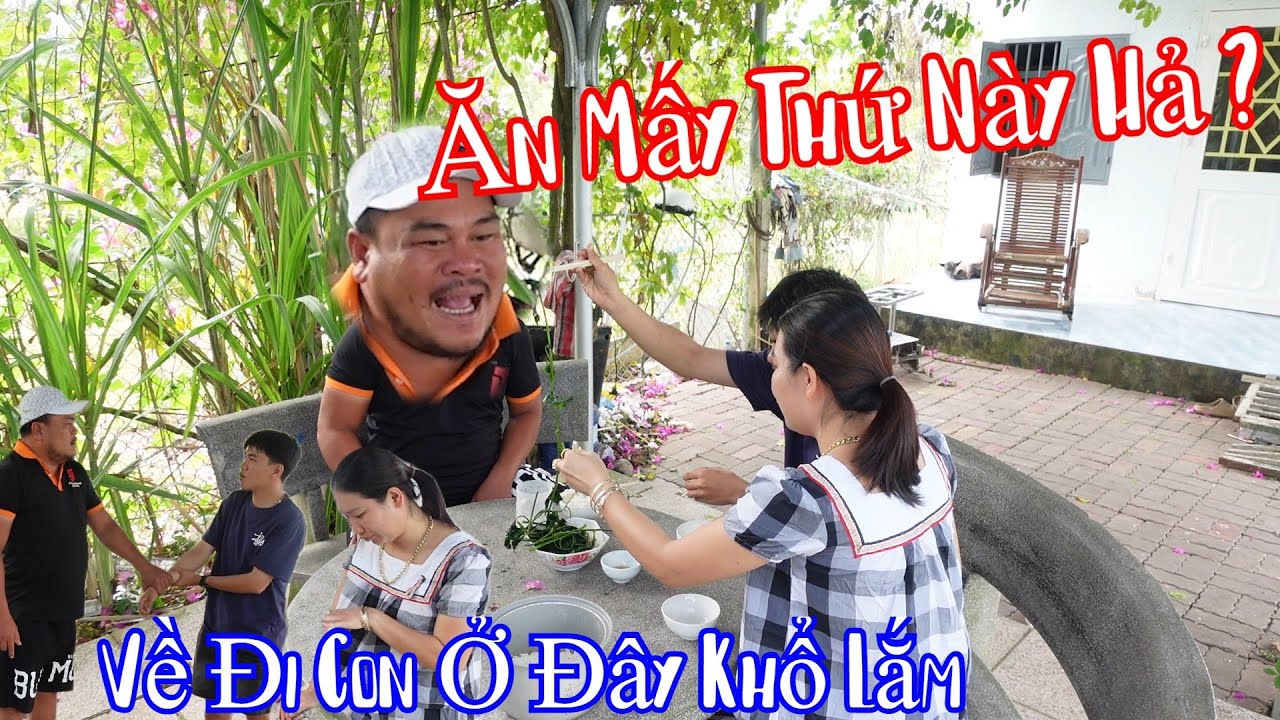 Đắng Lòng Khi Bà Bé Nhìn Cháu Mình Làm Cực Khổ Mà Ăn Cơm Nguội Rau Luột