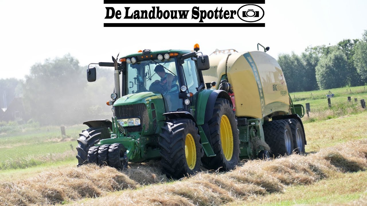 Pressing bales | John Deere 6530 + Krone BigPack 870 | Gebr. Pater | Baarn