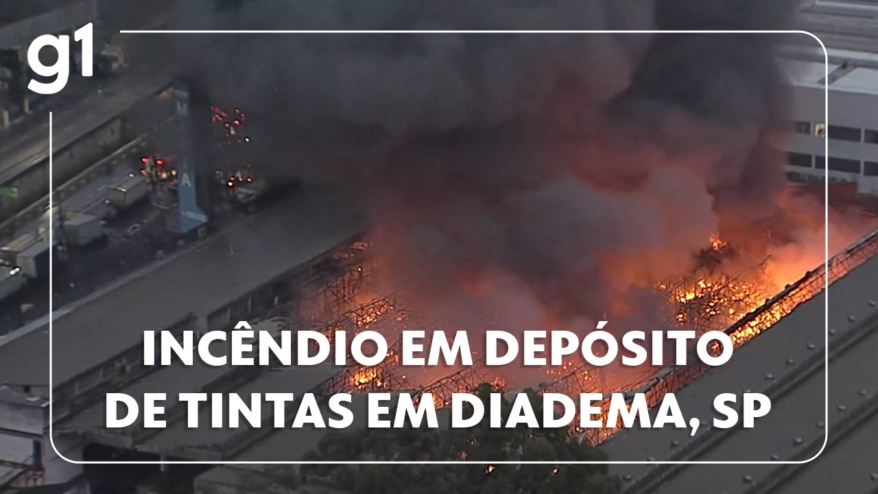 Bombeiros combatem inc&ecirc;ndio de grandes propor&ccedil;&otilde;es em Diadema  Grande SP