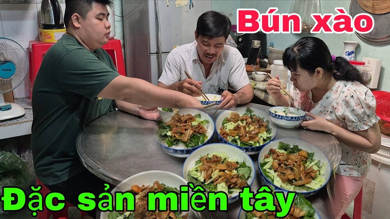 Bữa sáng bún xào với gia đình Hai Tâm. Đặc sản miền tây 