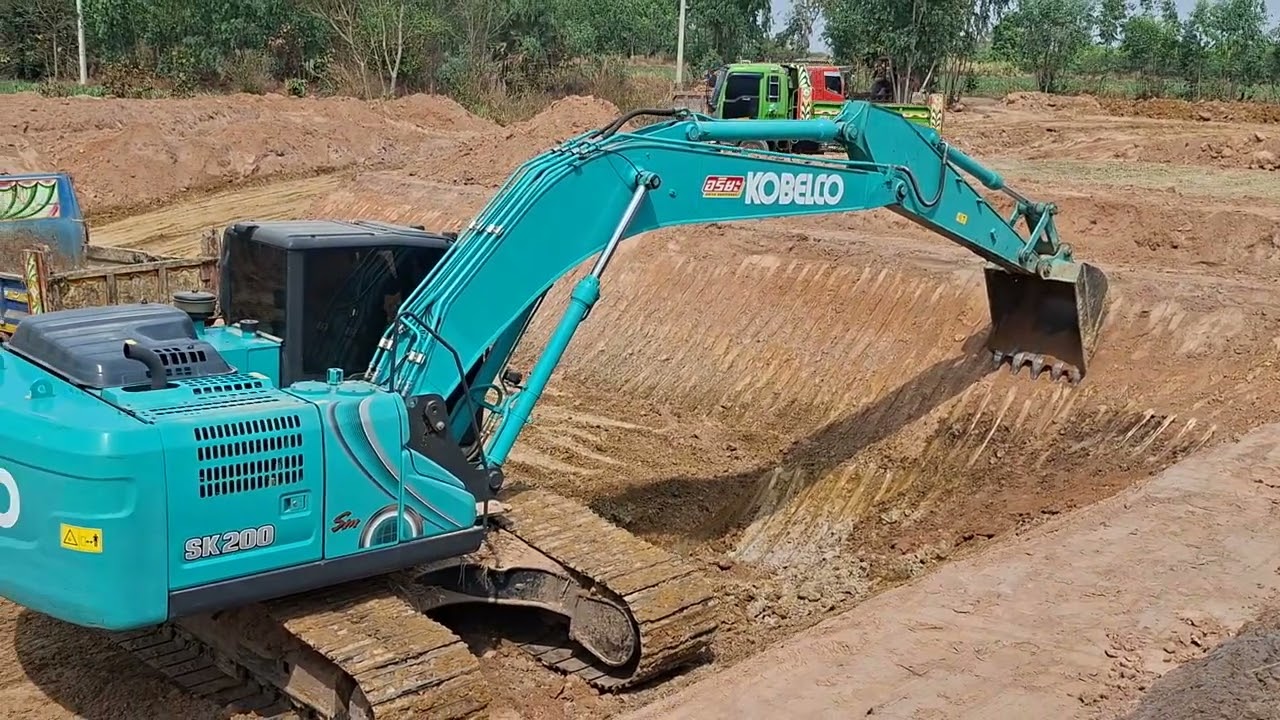 ขุดสระแต่งสโลปขั้นเทพงานปากบ่อ kobelco sk200-sm ชมไปบ่นไป excavator and truck