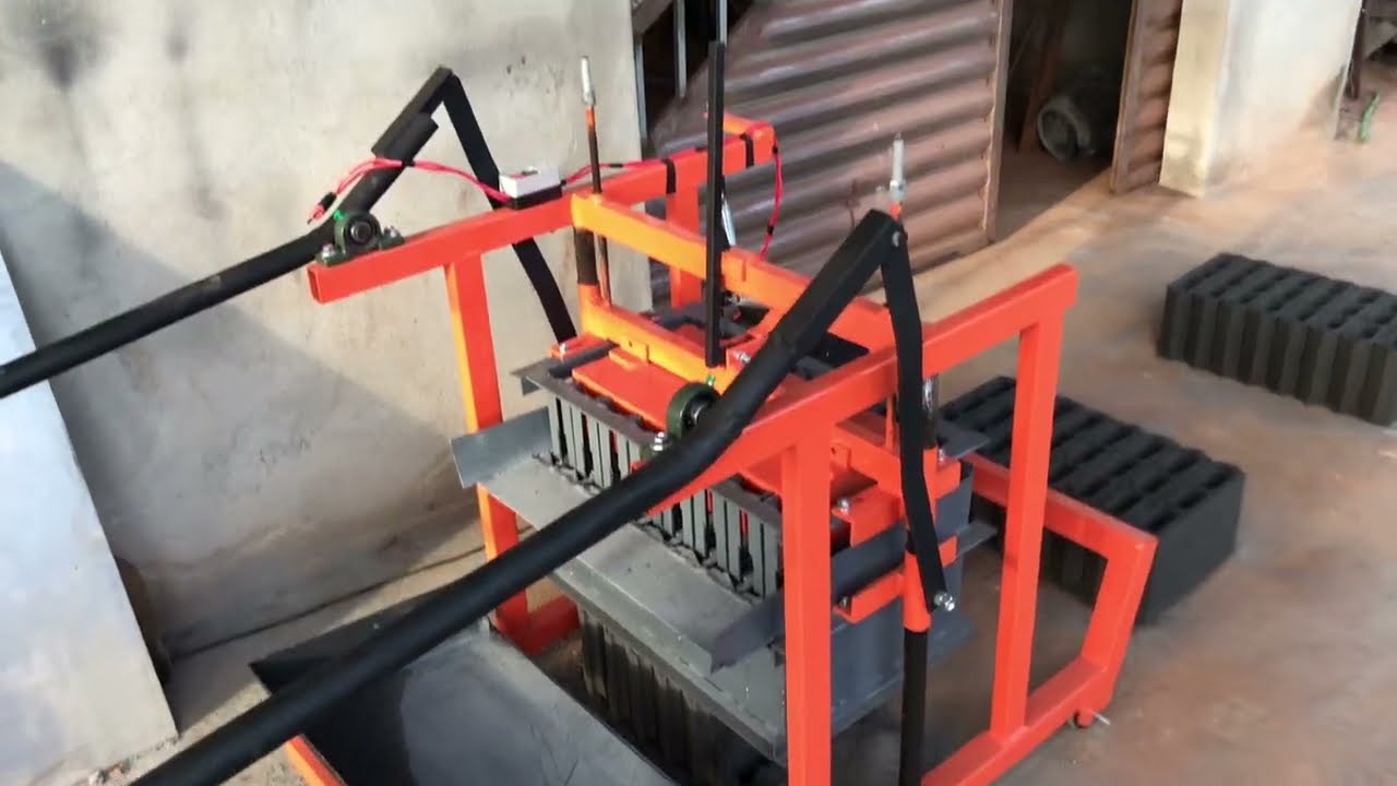 Máquina poedeira de blocos de cimento ( forma de lajotas leves pra laje ) modelo GM2000