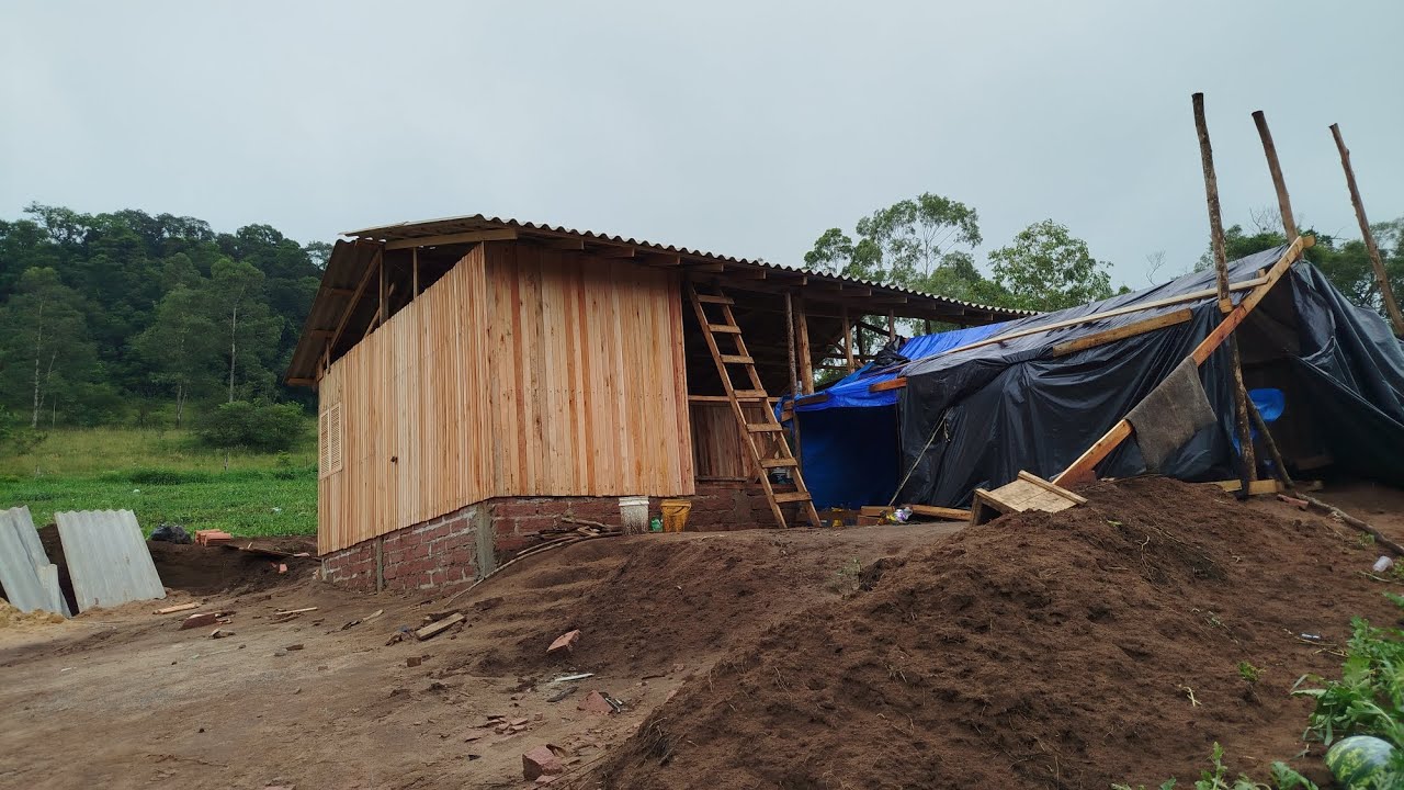 Nos mudamos pro sítio.Ainda sem luz e agua.Ano novo casa nova,vida nova🙏🏽