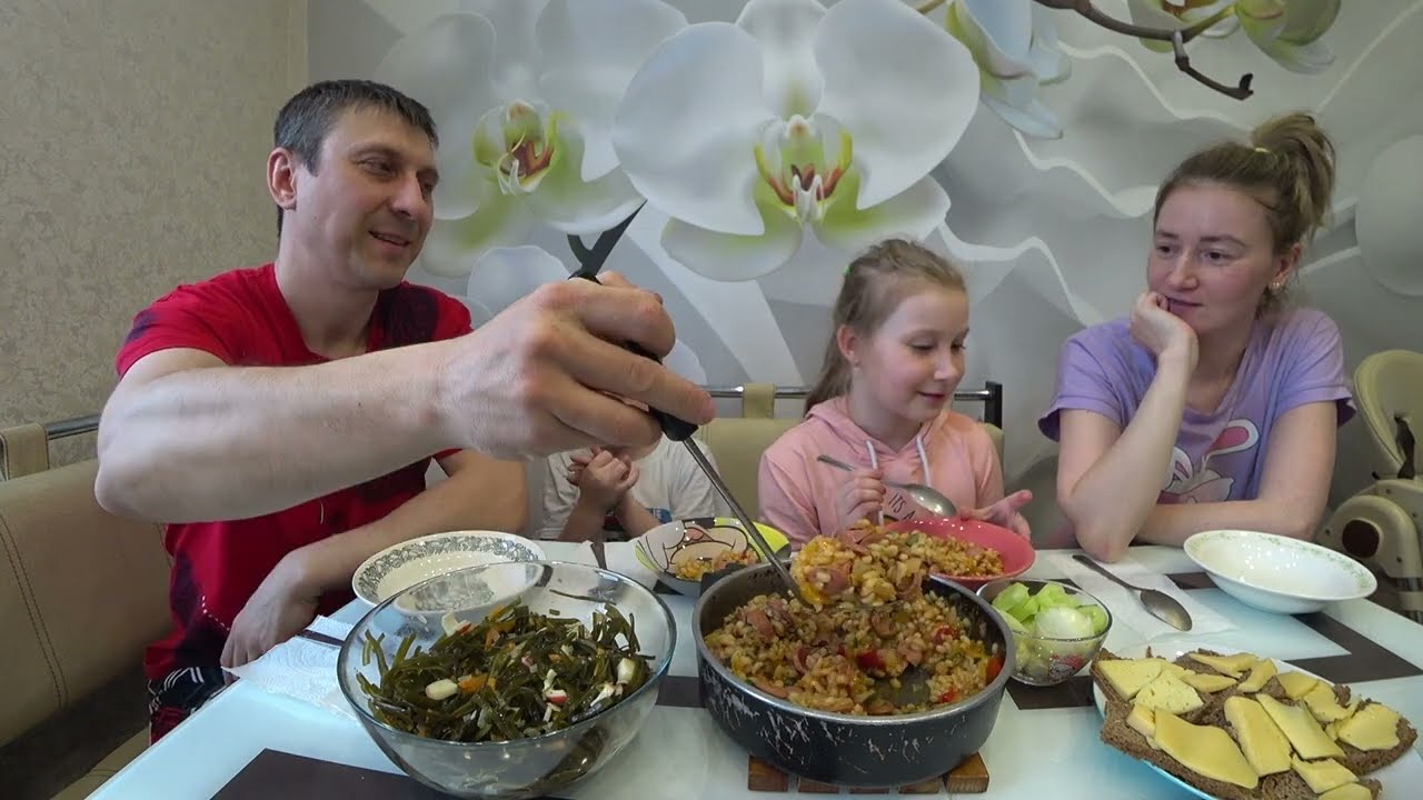МУКБАНГ НАСТЮ ПРЕТ! СРОЧНО неотложку! ПЕРЛОВАЯ КАША с СОСИСКАМИ MUKBANG PEARL PORRIDGE WITH SAUSAGES