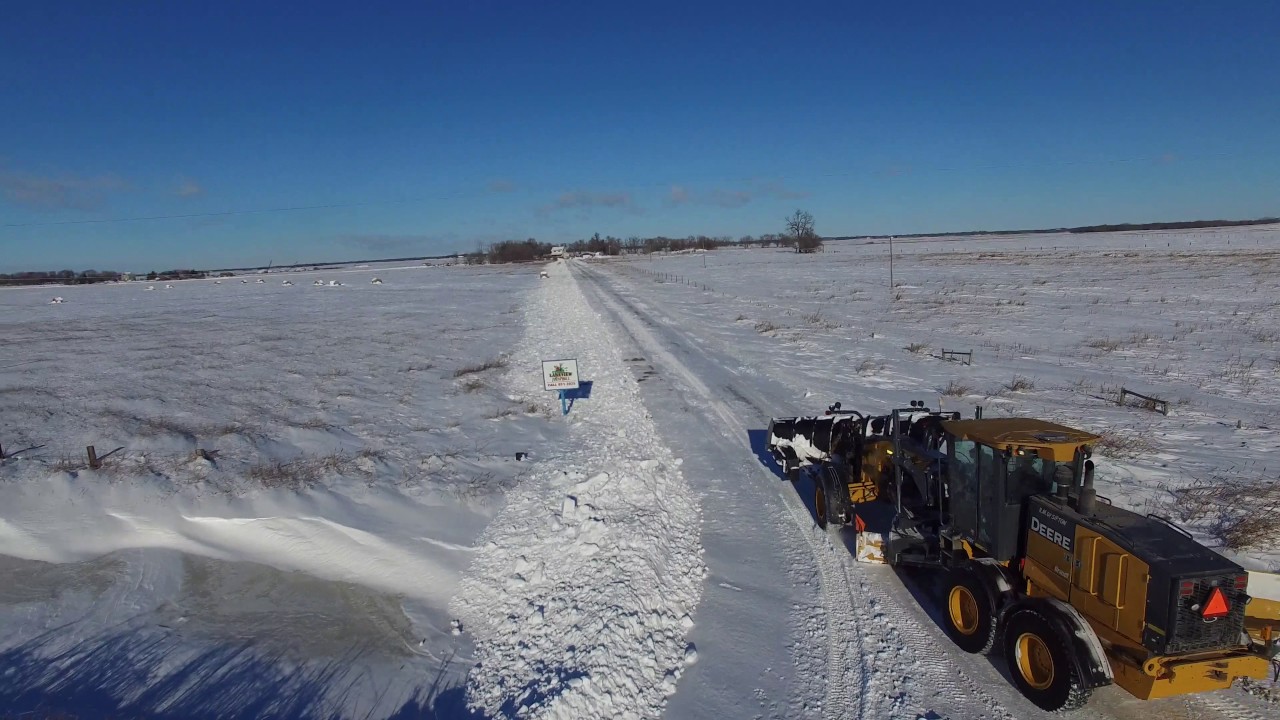 Grader opening up laneway with one way plow and wing