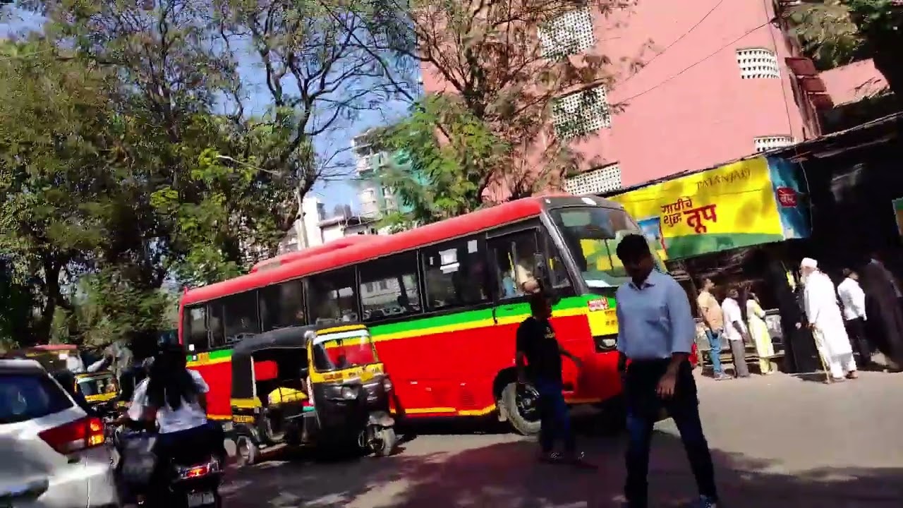 January 15, 2026 Mumbai ke har polling per kafi bheed dikhai De logon mein jabardast utsah dekhne 