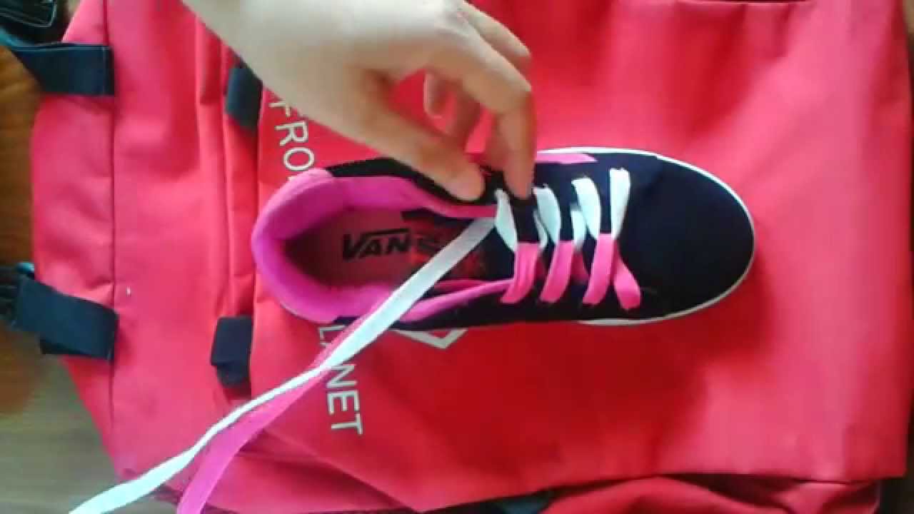 How to chain lace with two colors of laces
