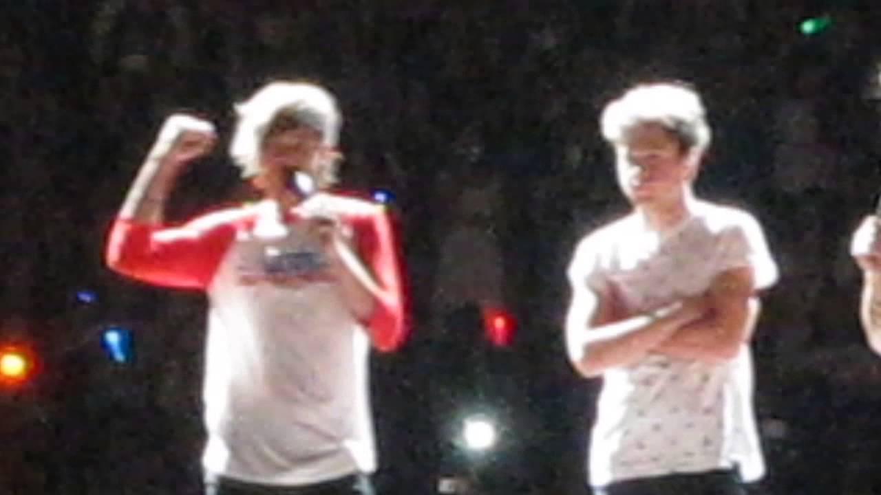 Twitter Questions (Camera B) - One Direction, Allphones Arena, Sydney, 2410 HD