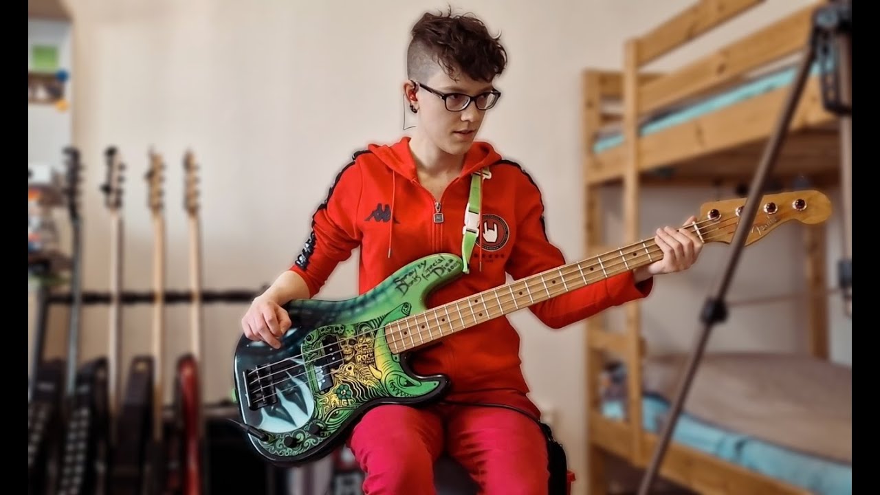 Spicy Red - Tyttöbändipotpuri (Instrumental) [Bass Playthrough]