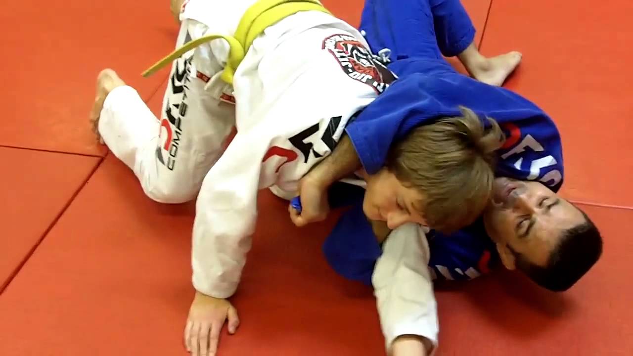 Jiu Jitsu Techniques - Loop Choke From Side Control