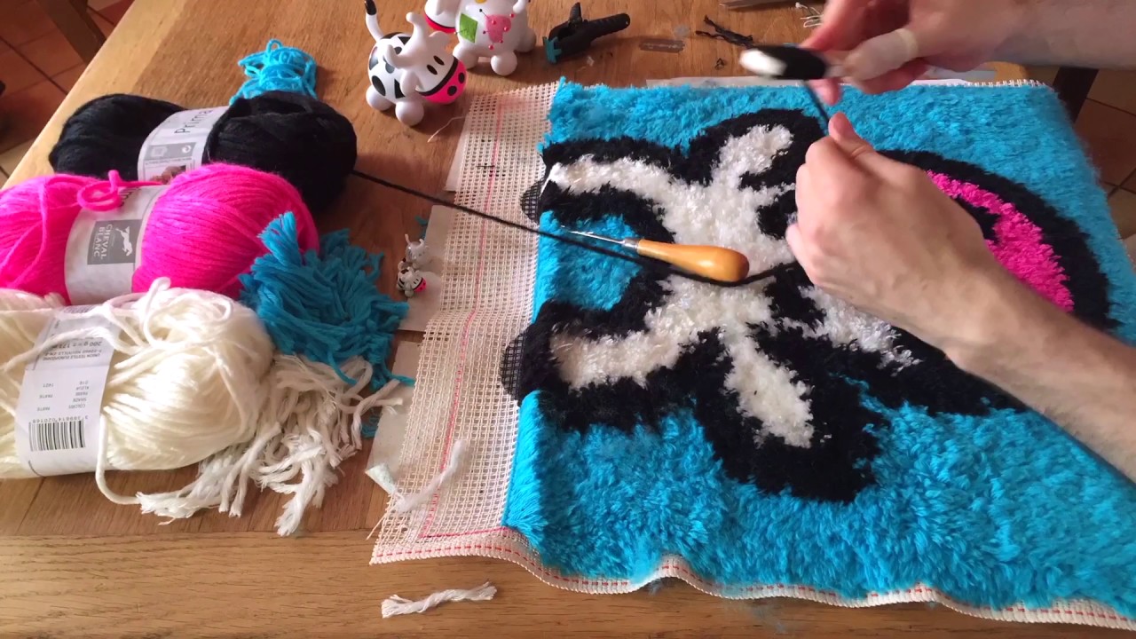 Latch hook Cowly Pillow timelapse