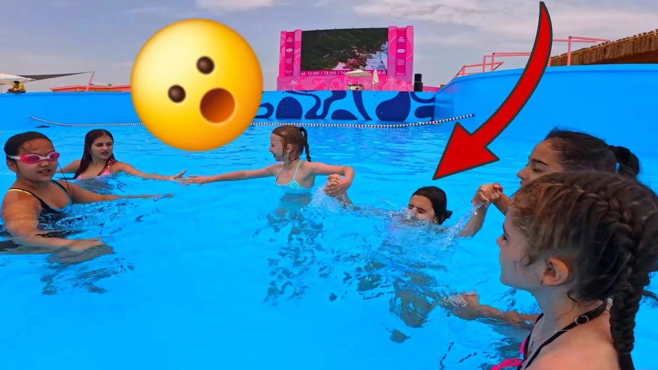 😲Fetele M-AU ARUNCAT in cea mai MARE PISCINA cu apa pentru copii💦 / O zi la AQUAPARK Vara Vara