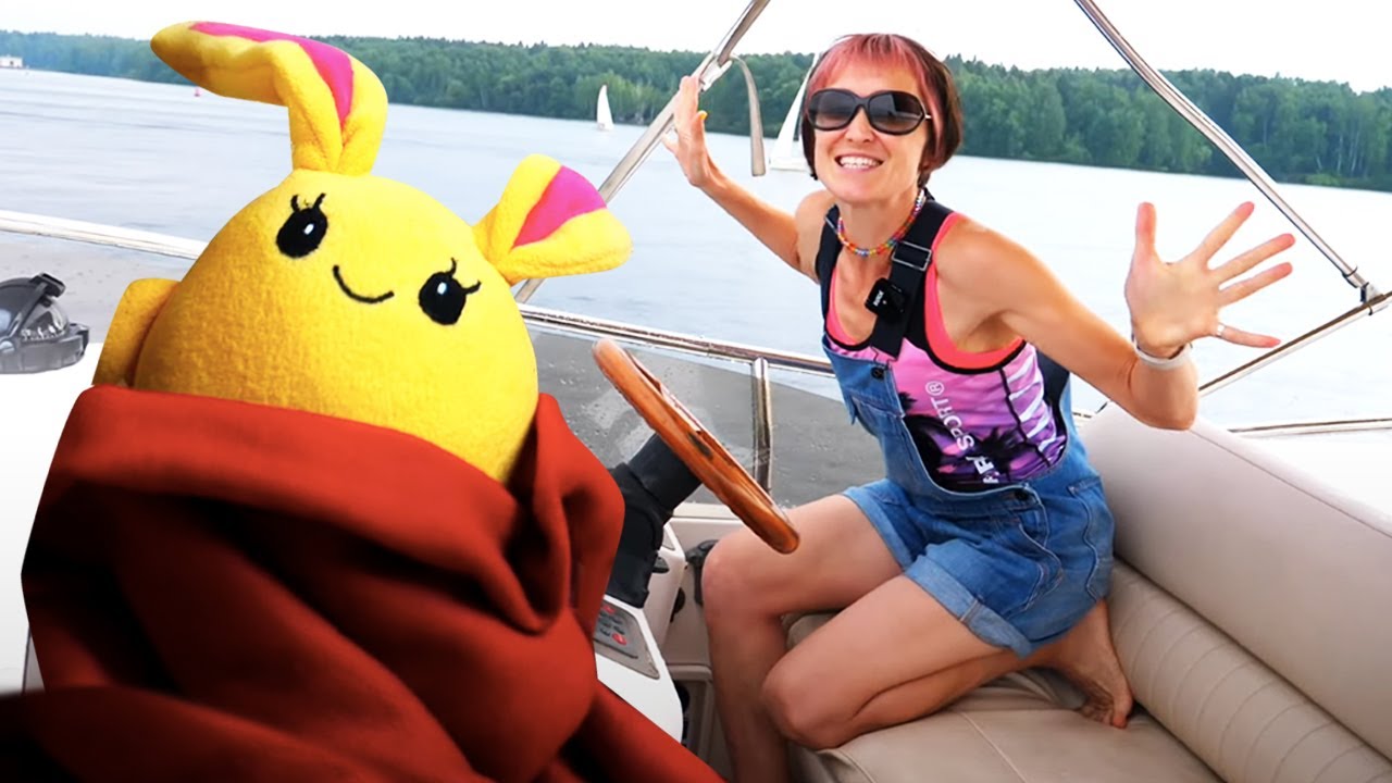 Lucky & Nicola Travel by a Big Boat & Play at the Beach
