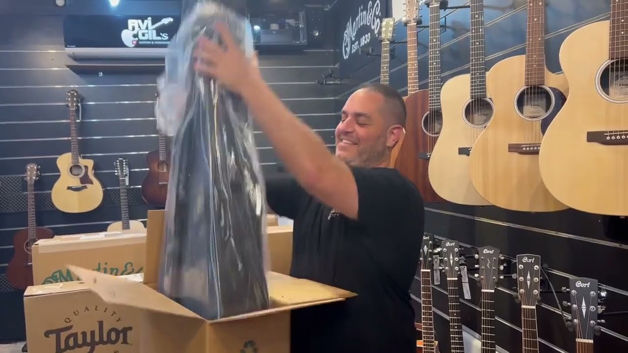 Martin & Taylor מגוון אקוסטיות מבית טיילור ומרטין