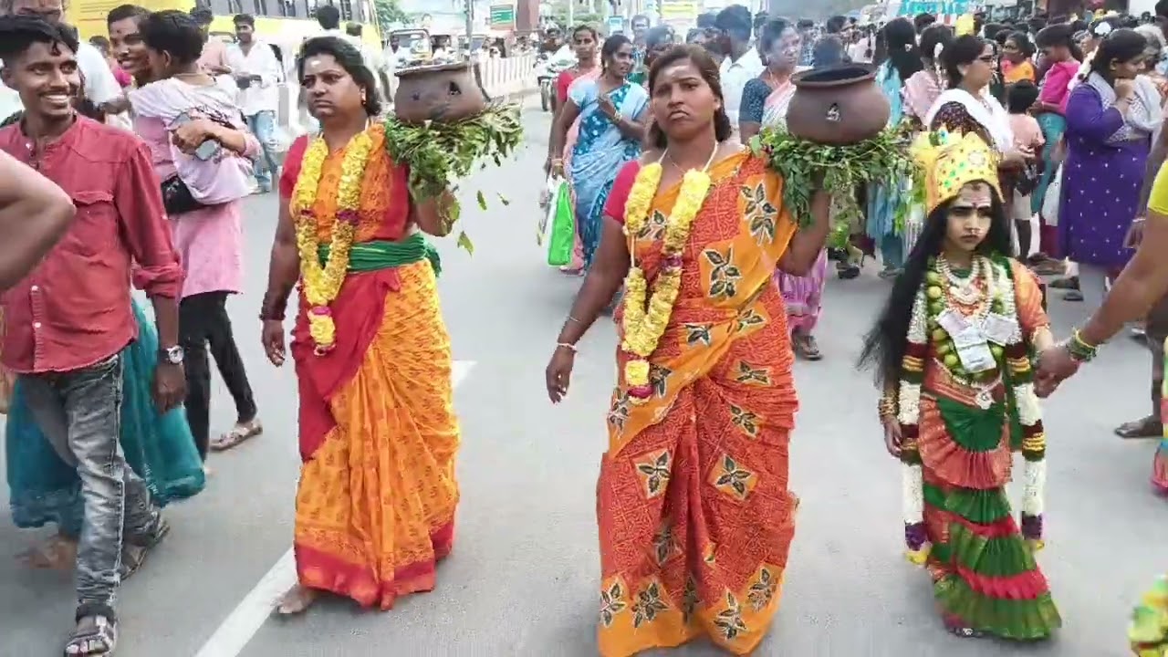 திருவண்ணாமலையில் மாசி மாத மயான கொள்ளை உற்சவத்தை முன்னிட்டு,  ஈசானிய லிங்கம் அருகே உள்ள சுடுகாட்டில் 