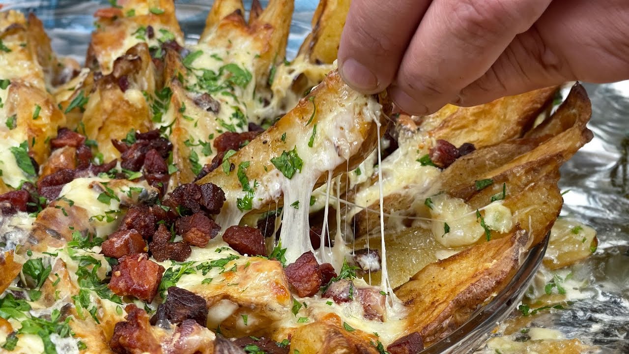 Batata Rústica com Molho de Queijo e Bacon