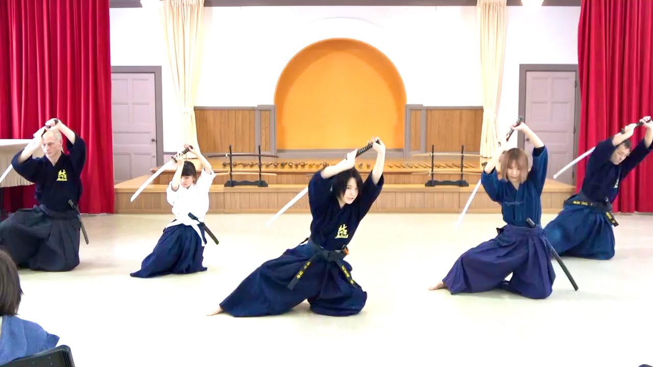 居合・剣術 演武&体験！｜秋田県小坂町｜日本刀｜女剣士