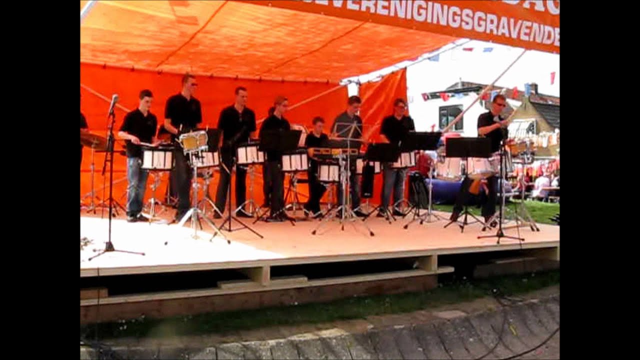 NLS 's-Gravendeel: Slagwerkgroep op Rondje Oranje 2012