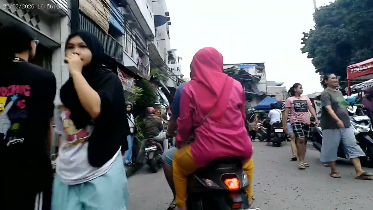 melihat suasana berbuka  saudara kita warung takjil di jalan jalan  bricaAE3X