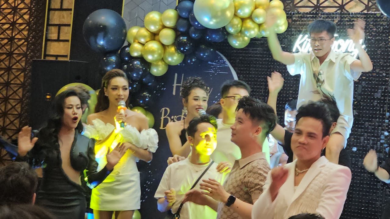 TIỆC SINH NHẬT KIM TRỌNG chị LA KIM QUYỀN cùng đoàn Lô Tô SÀI GÒN TÂN THỜI tưng bừng chúc mừng
